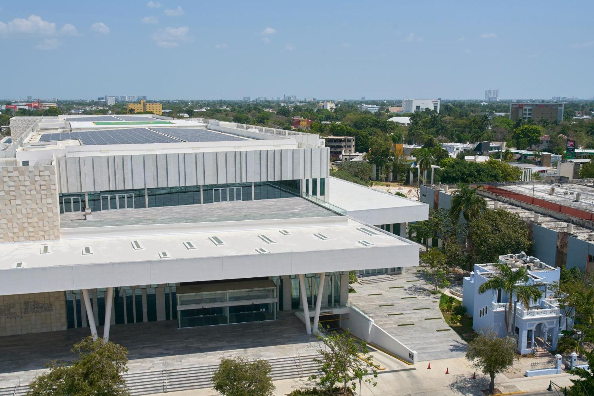 Courtyard By Marriott Merida Downtown Exterior photo
