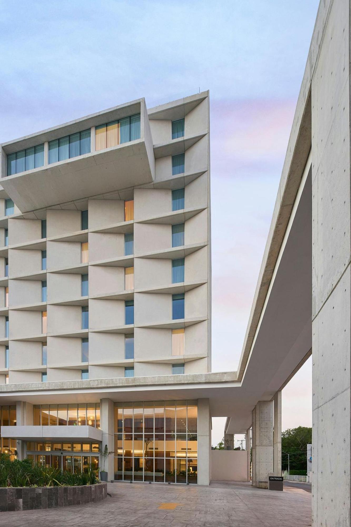 Courtyard By Marriott Merida Downtown Exterior photo
